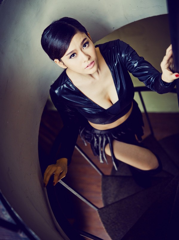 Bà mẹ một con Trương Quỳnh Anh khoe thân sexy ảnh 1